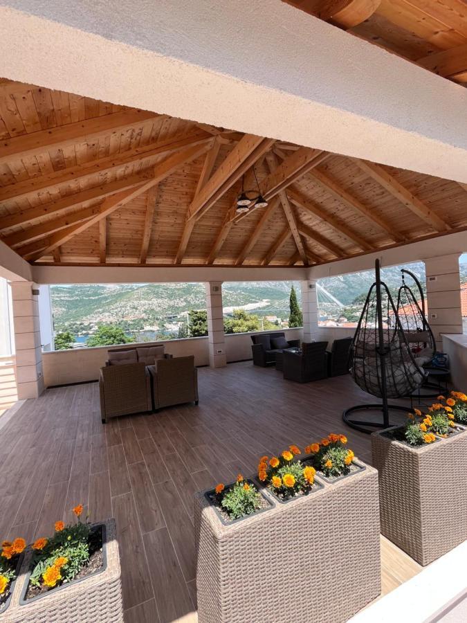 Luxury Apartment *