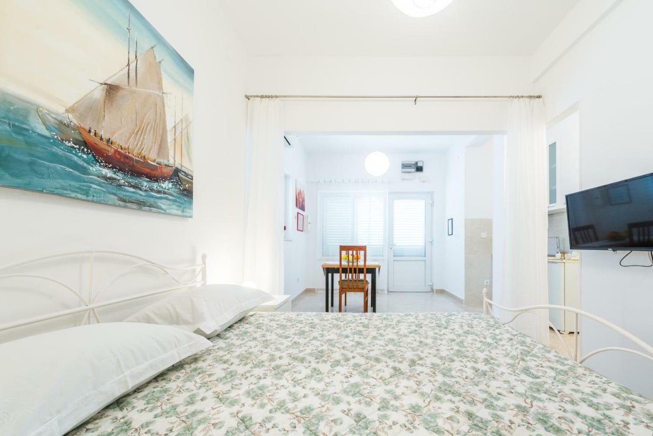 Luxury Apartment *